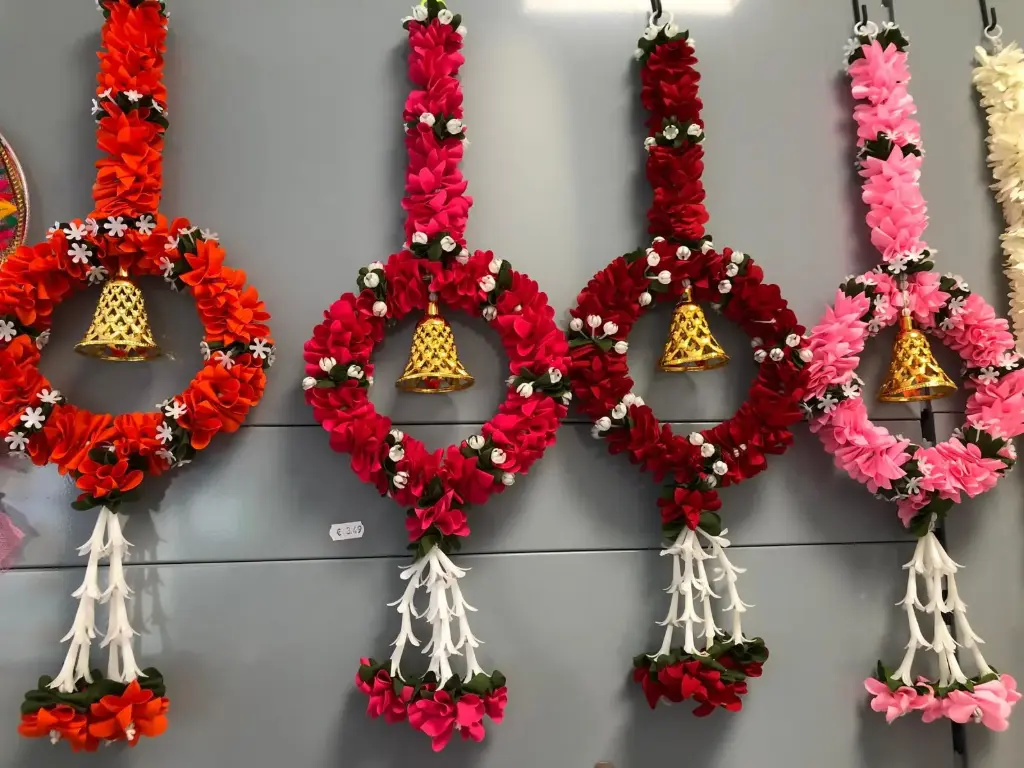 NW Deco: Ring with Bell