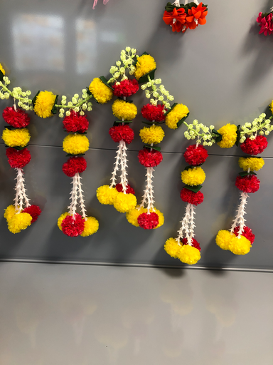 NW Deco: Multicolor pompom toran